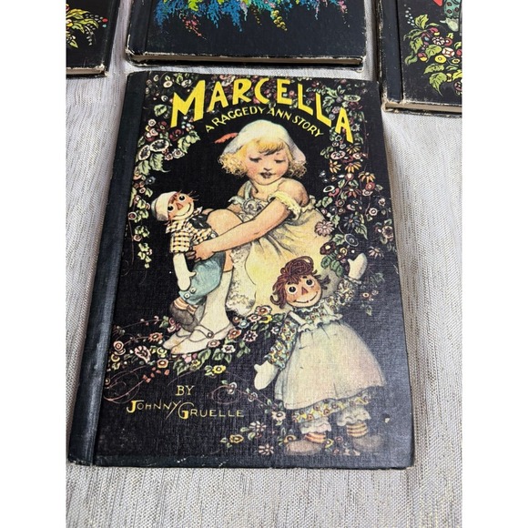 Vintage raggedy and hard back books 7 set - Picture 3 of 10